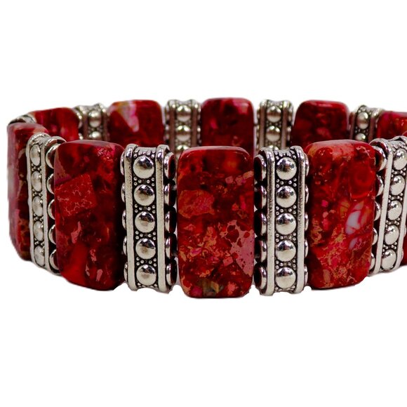 Red agate stone stretch bracelet with silver metal textured spacer bars - Picture 2 of 8